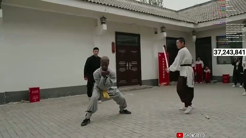 学习中国功夫！“甲亢哥”现身中国河南少林寺
