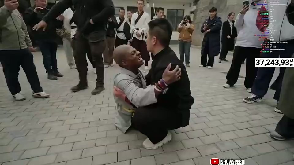 学习中国功夫！“甲亢哥”现身中国河南少林寺